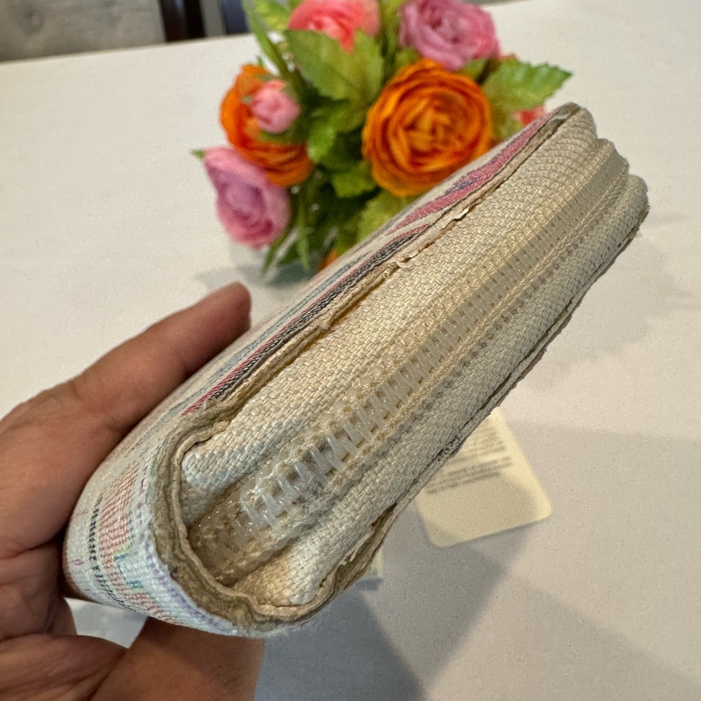 Authentic Fendi zippy wallet - Picture 4 of 11
